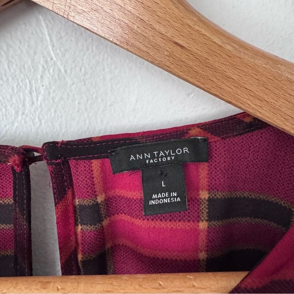Ann Taylor red plaid blouse with button detail on sleeve Size Large - Picture 3 of 6